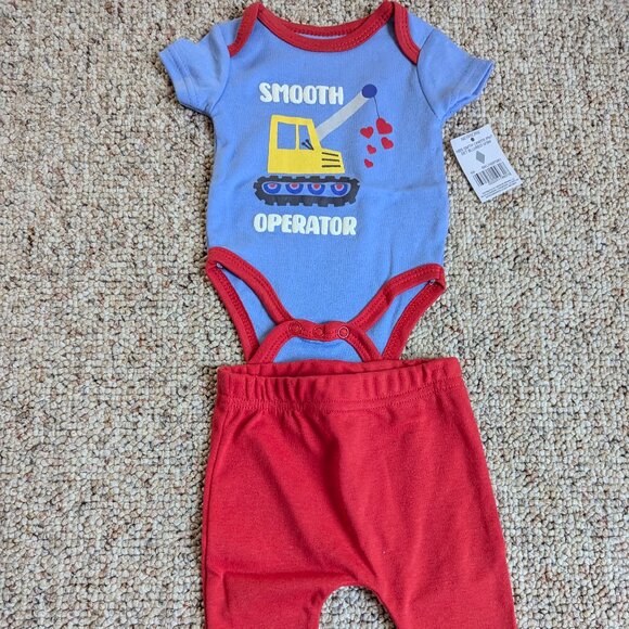 Newborn Outfit - Picture 1 of 2